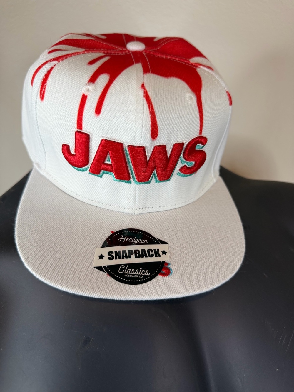 Jaws Movie Snapback Hat White Red Drip Shark Headgear Classics Horror Cap NWT